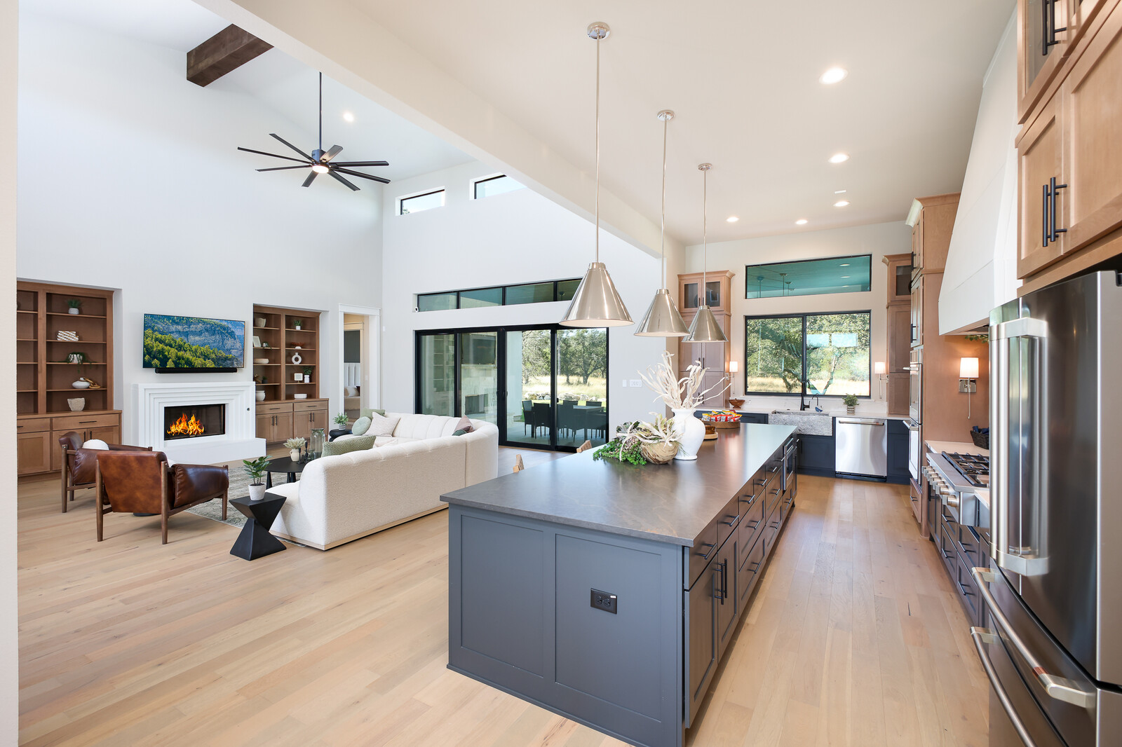 Floor plan at 121 Red Hawk Dr: A open-concept living area and kitchen layout.